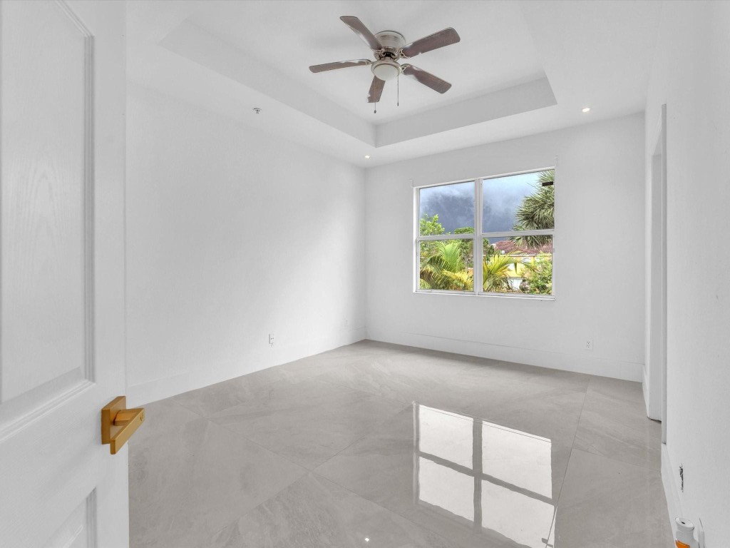 896 Pipers Cay Dr 143