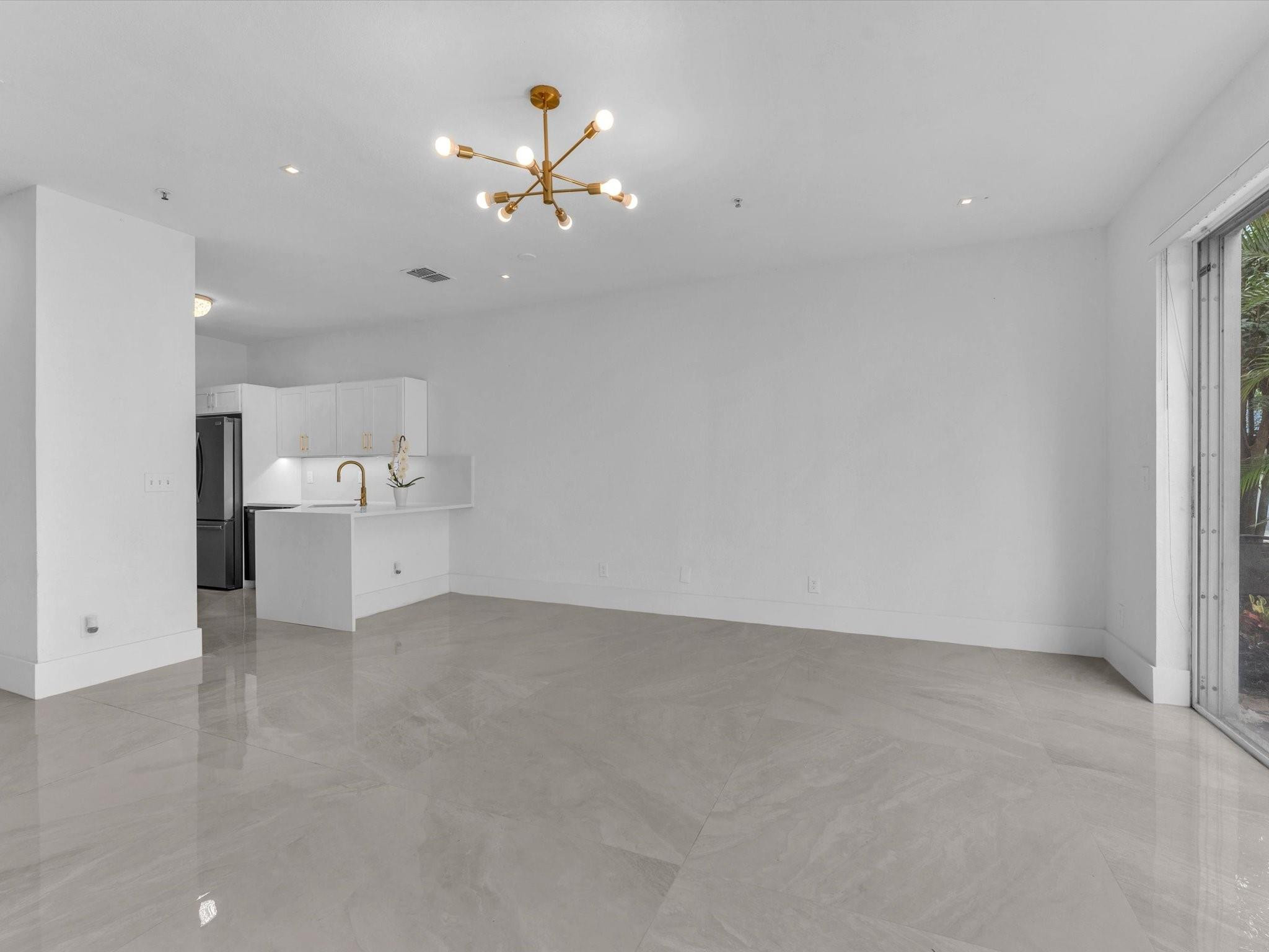 896 Pipers Cay Dr 143