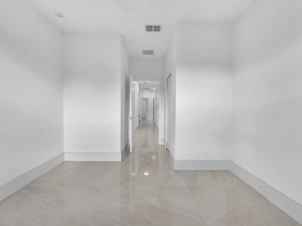 896 Pipers Cay Dr 143