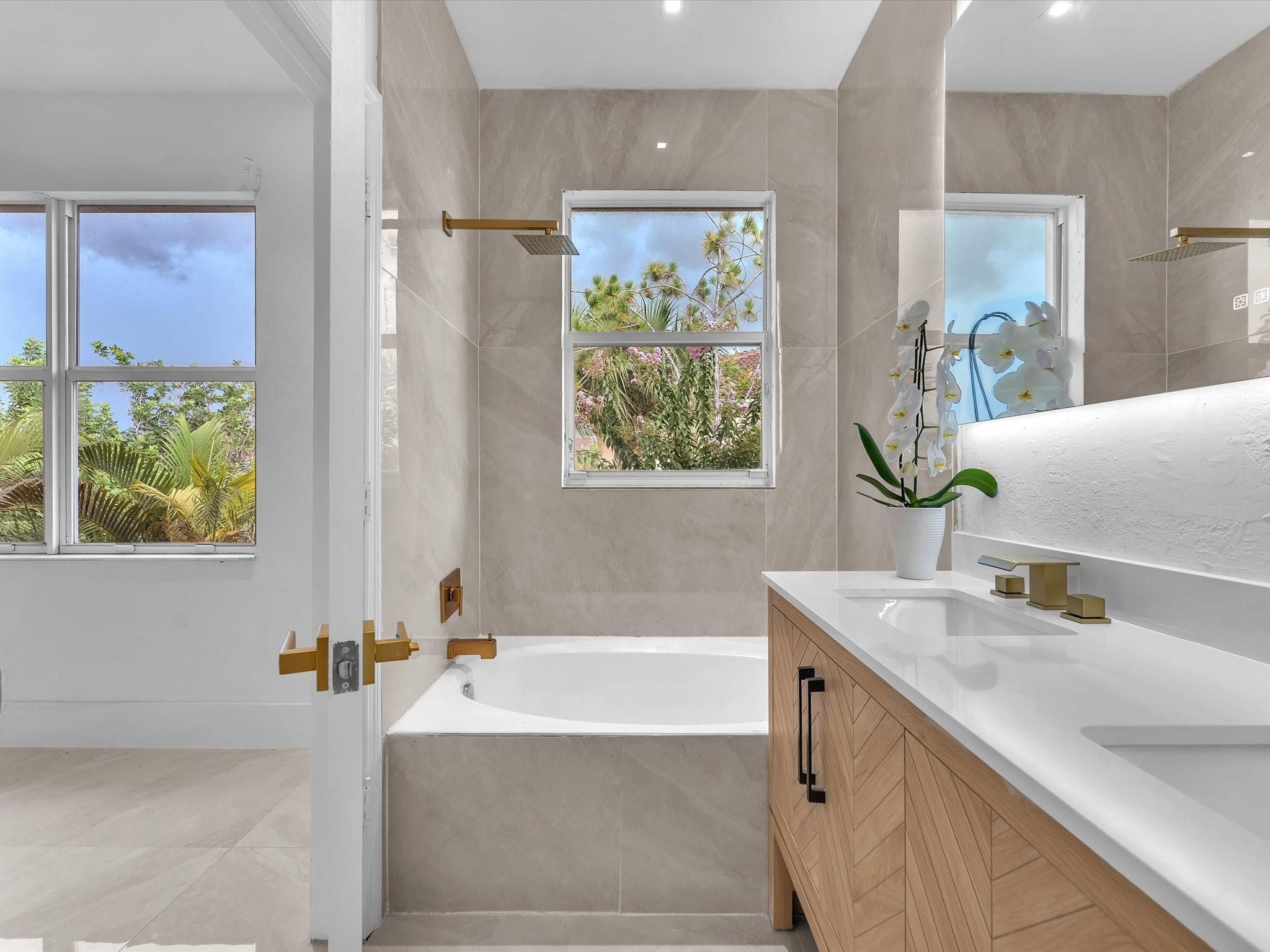 896 Pipers Cay Dr 143