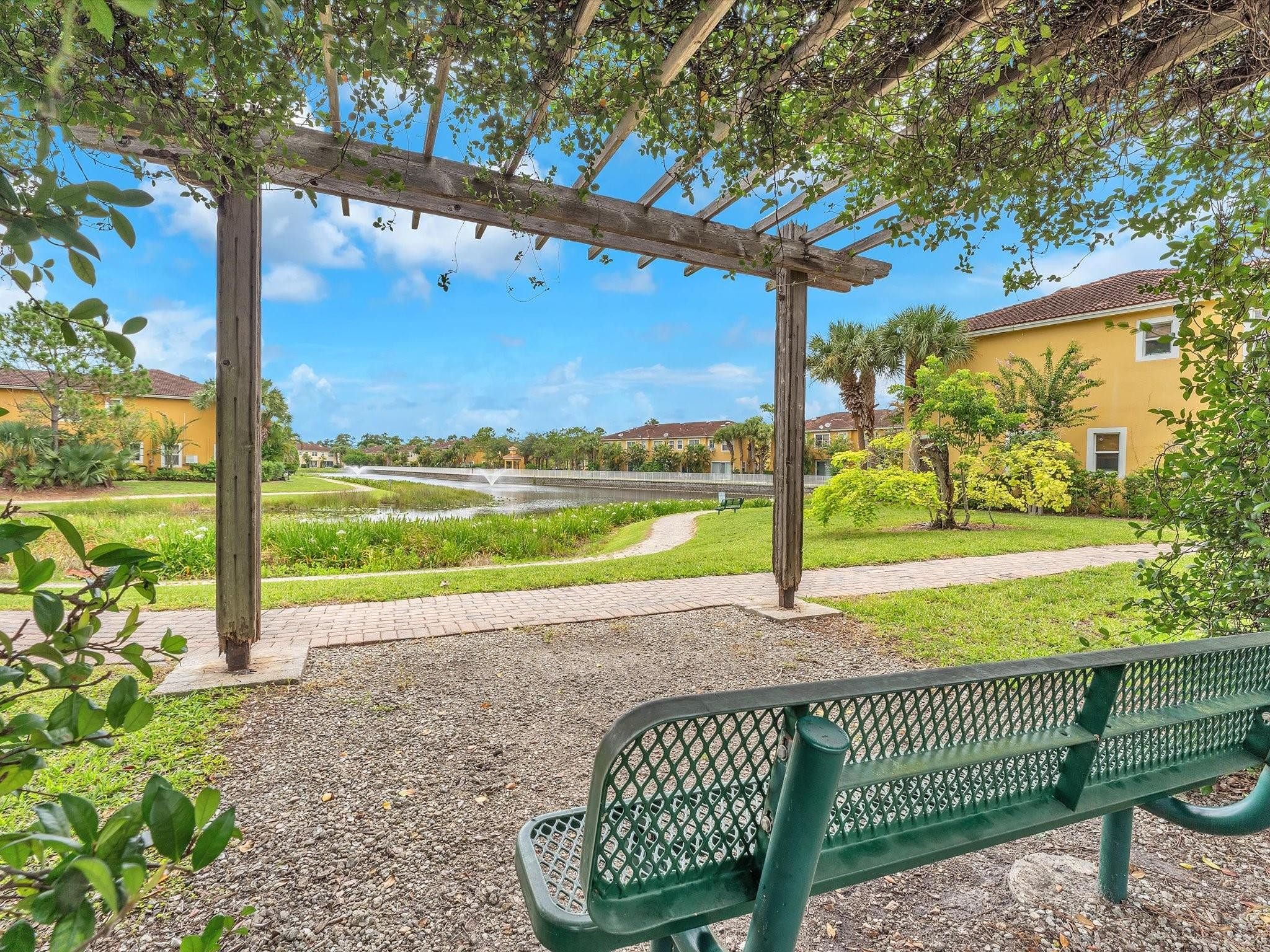 896 Pipers Cay Dr 143