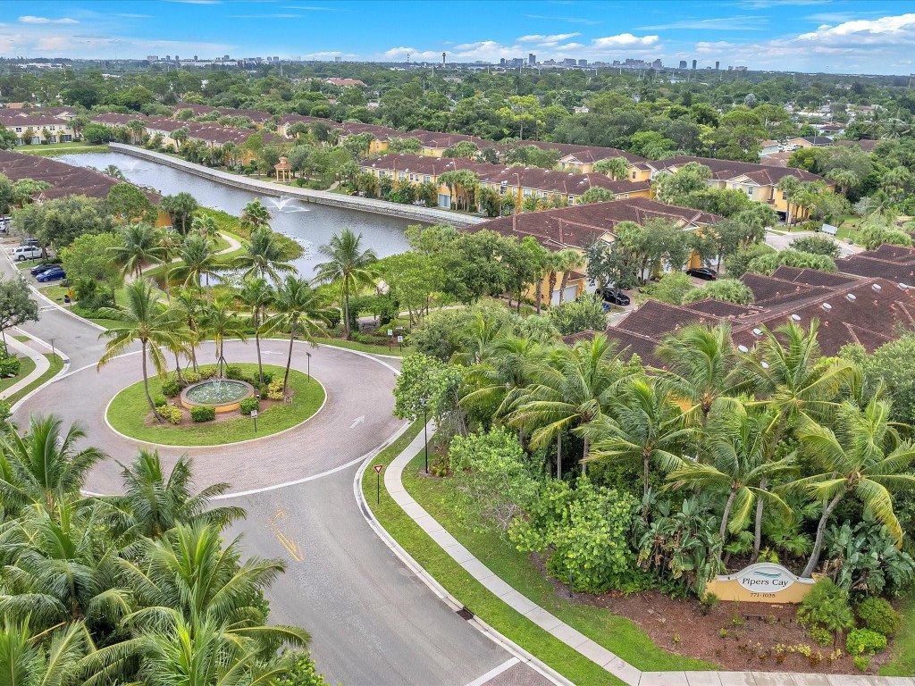 896 Pipers Cay Dr 143