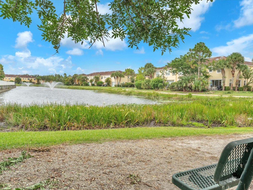 896 Pipers Cay Dr 143