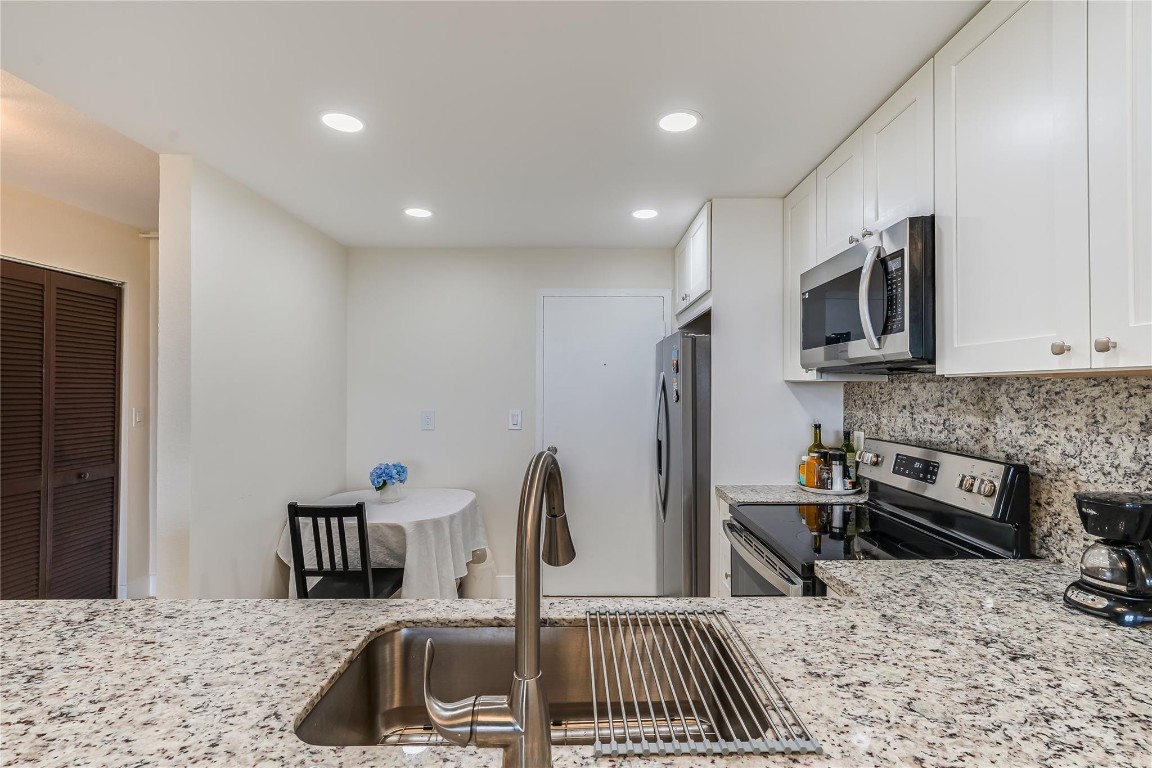 1830 Dixieanna St 602