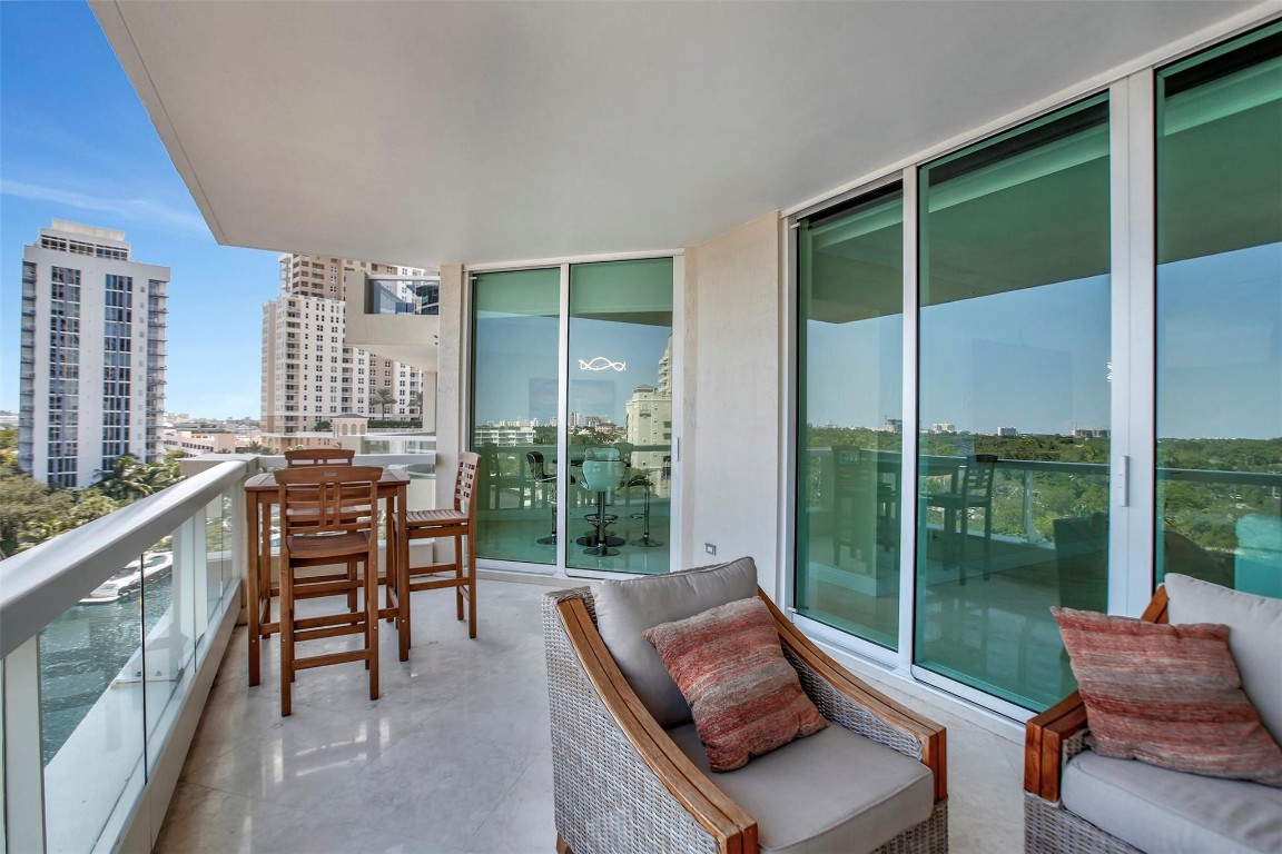 411 N New River Dr 803