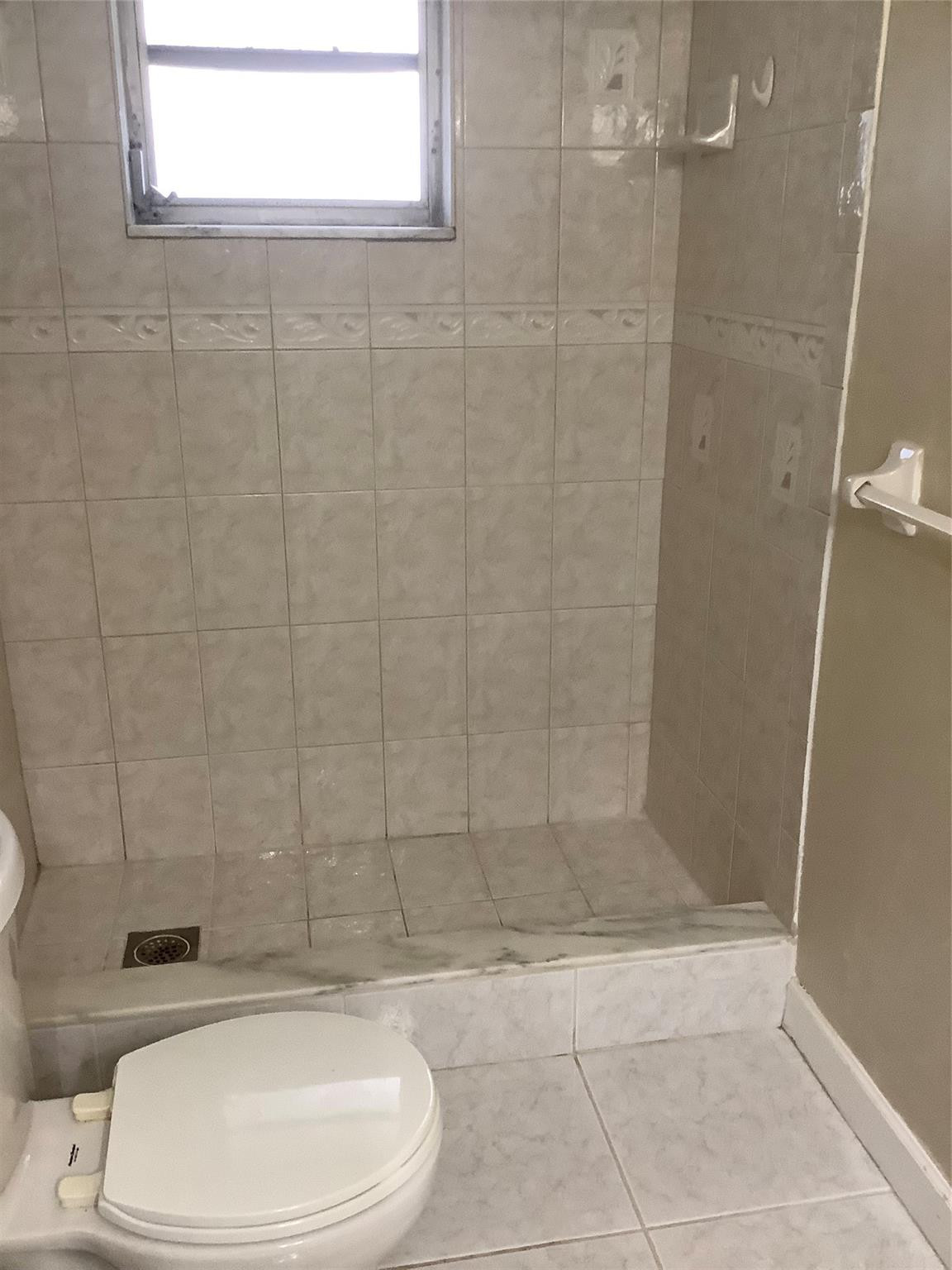 4032 Inverrary Dr 8D
