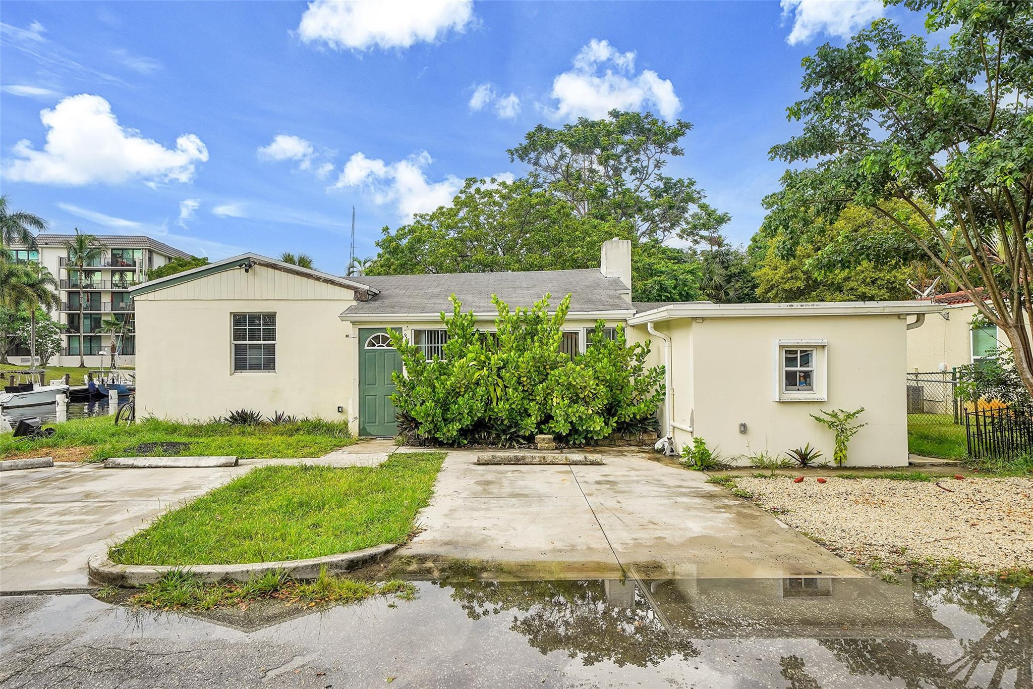 911 SW 11th Ave