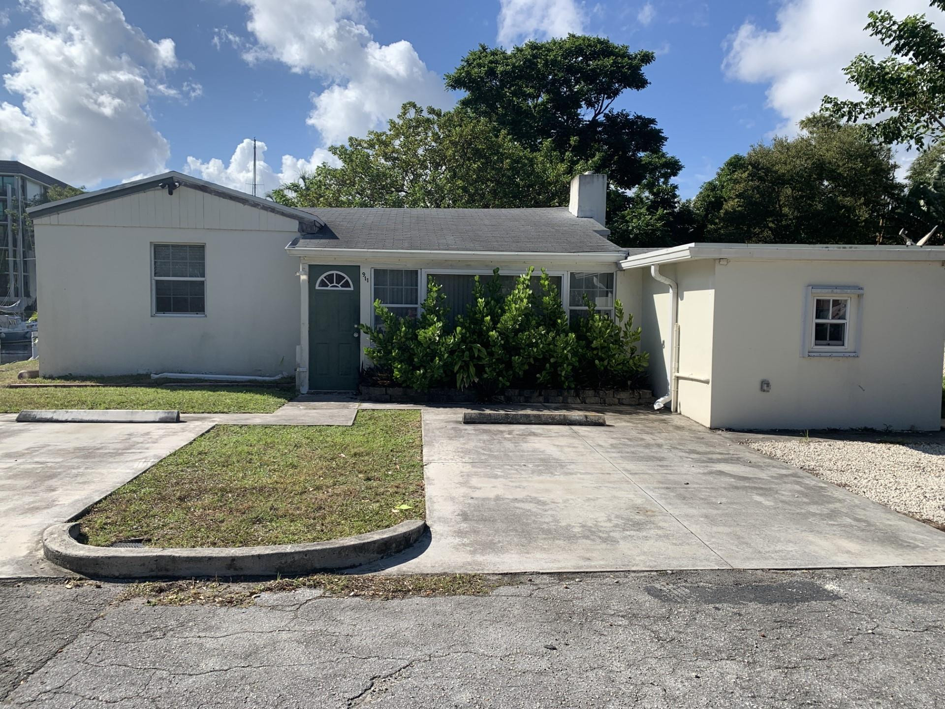 911 SW 11th Ave