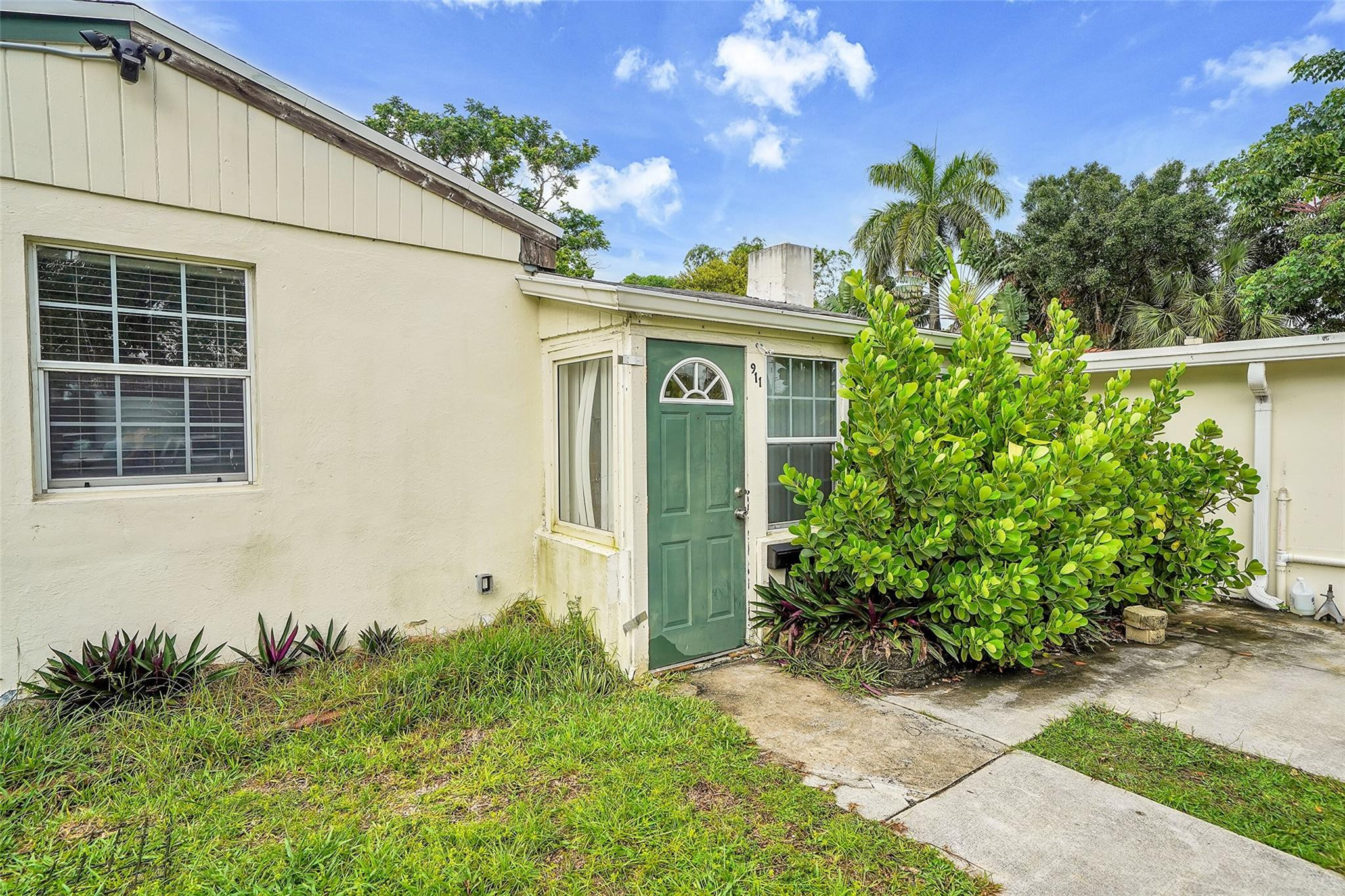 911 SW 11th Ave