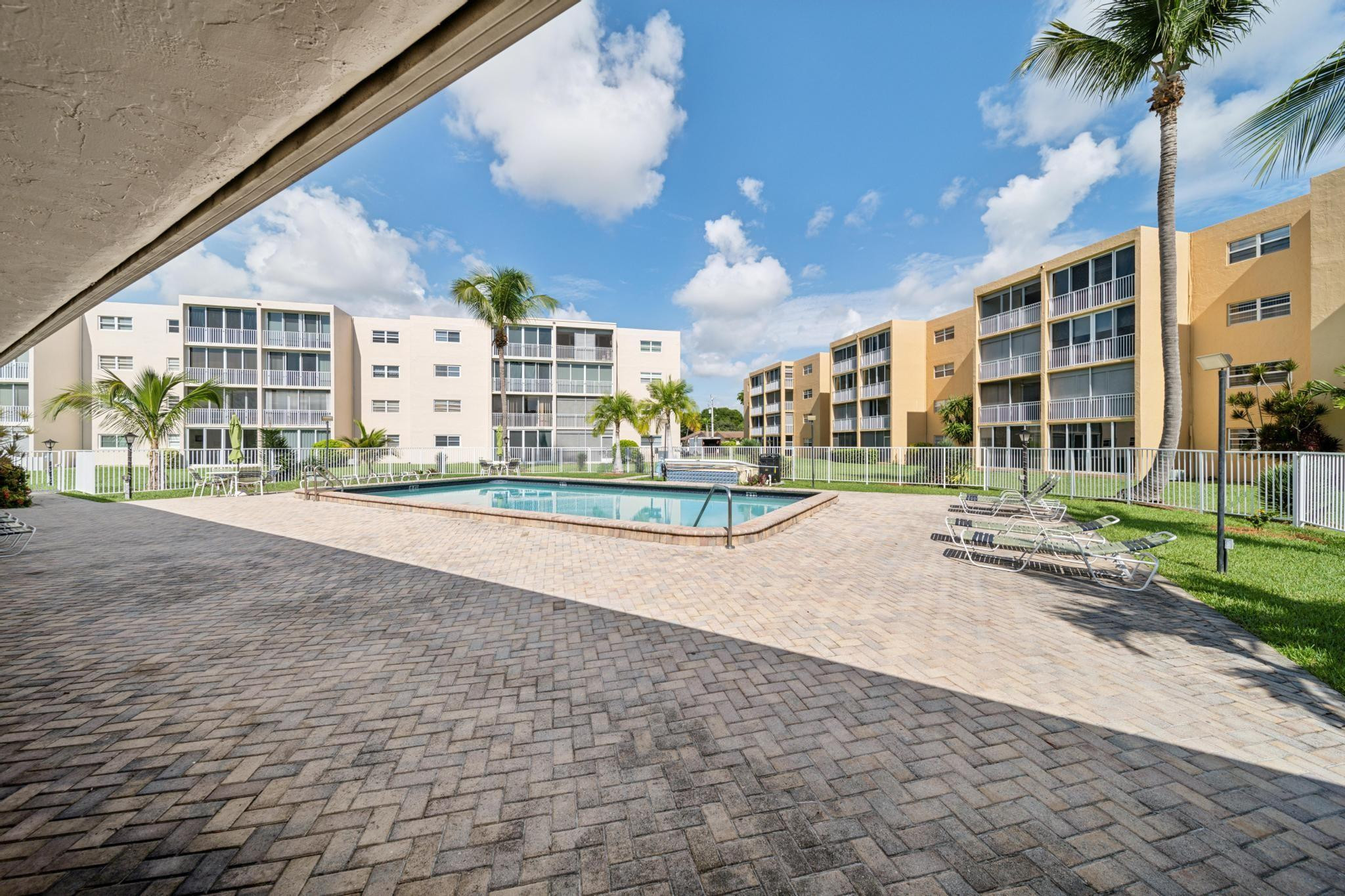 202 SE 10th Street 103