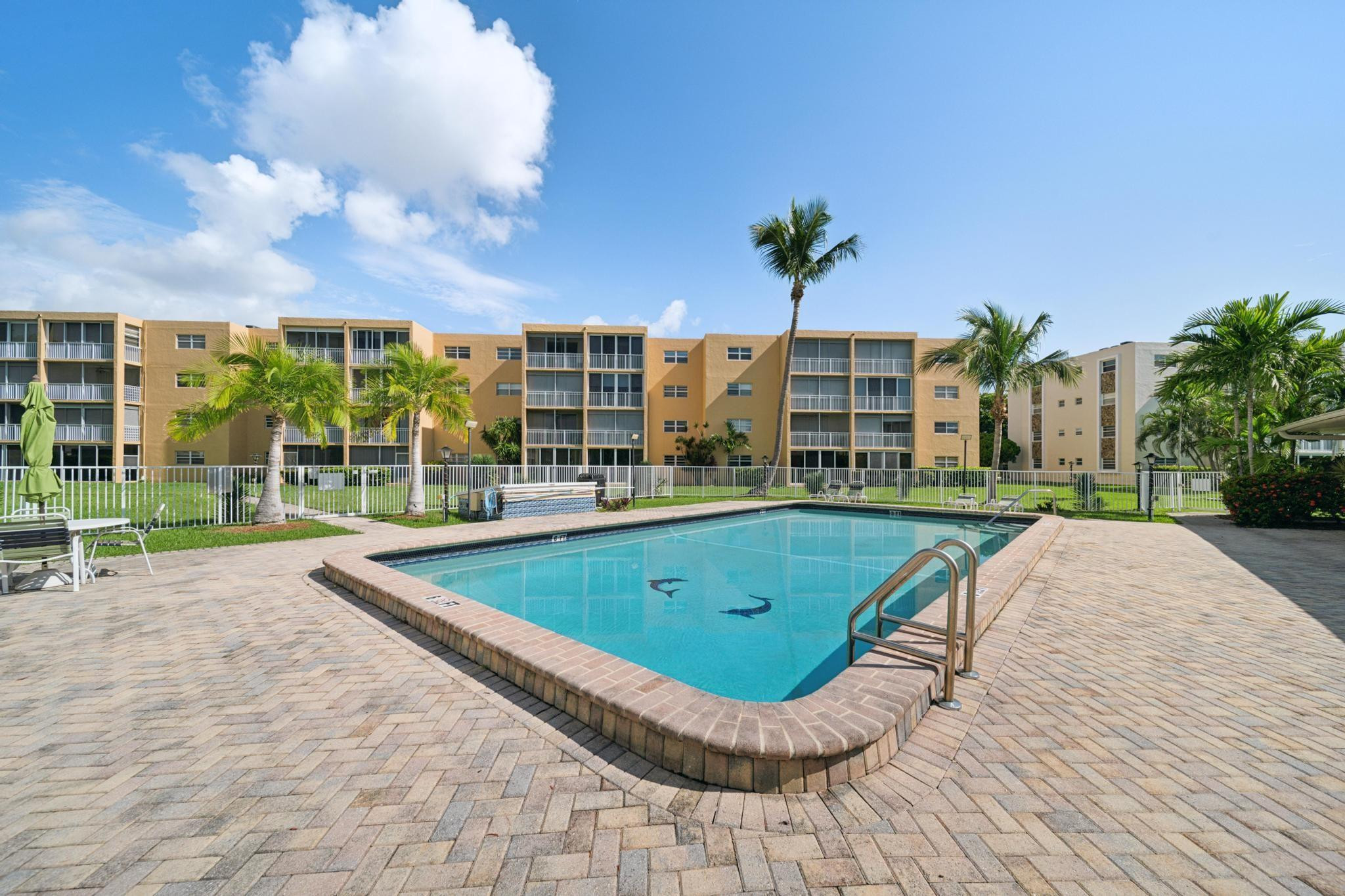 202 SE 10th Street 103