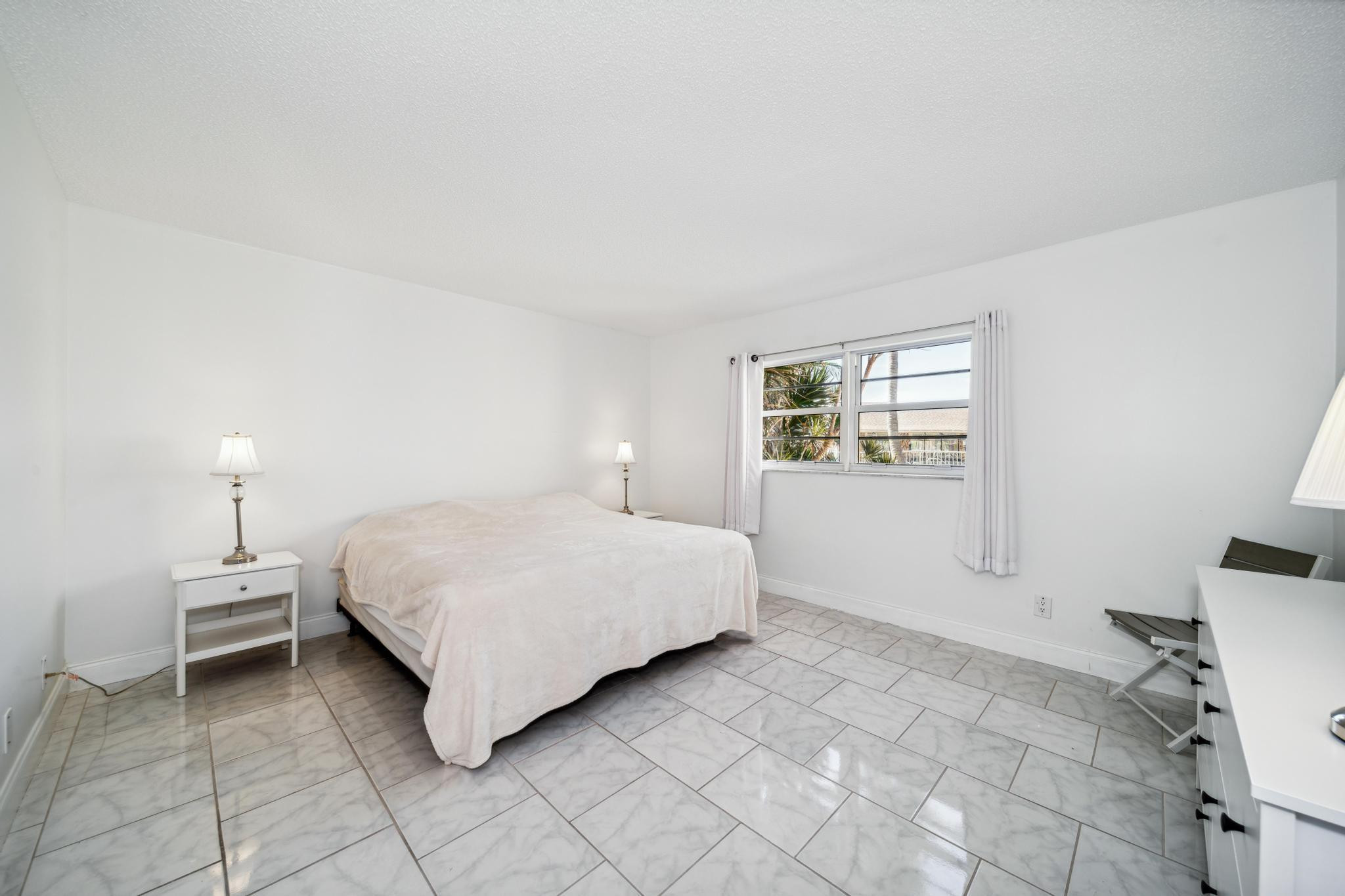 202 SE 10th Street 103