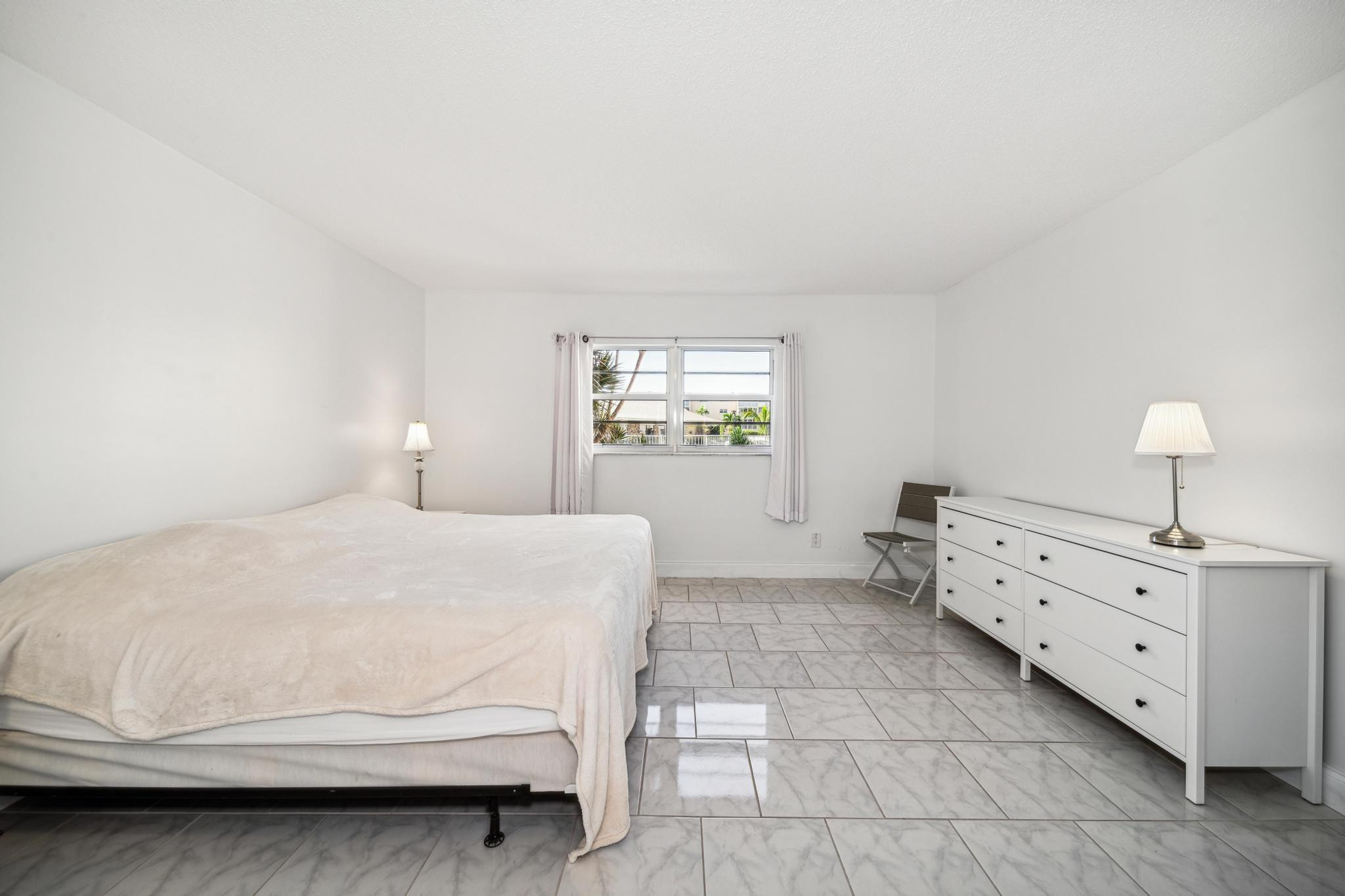 202 SE 10th Street 103