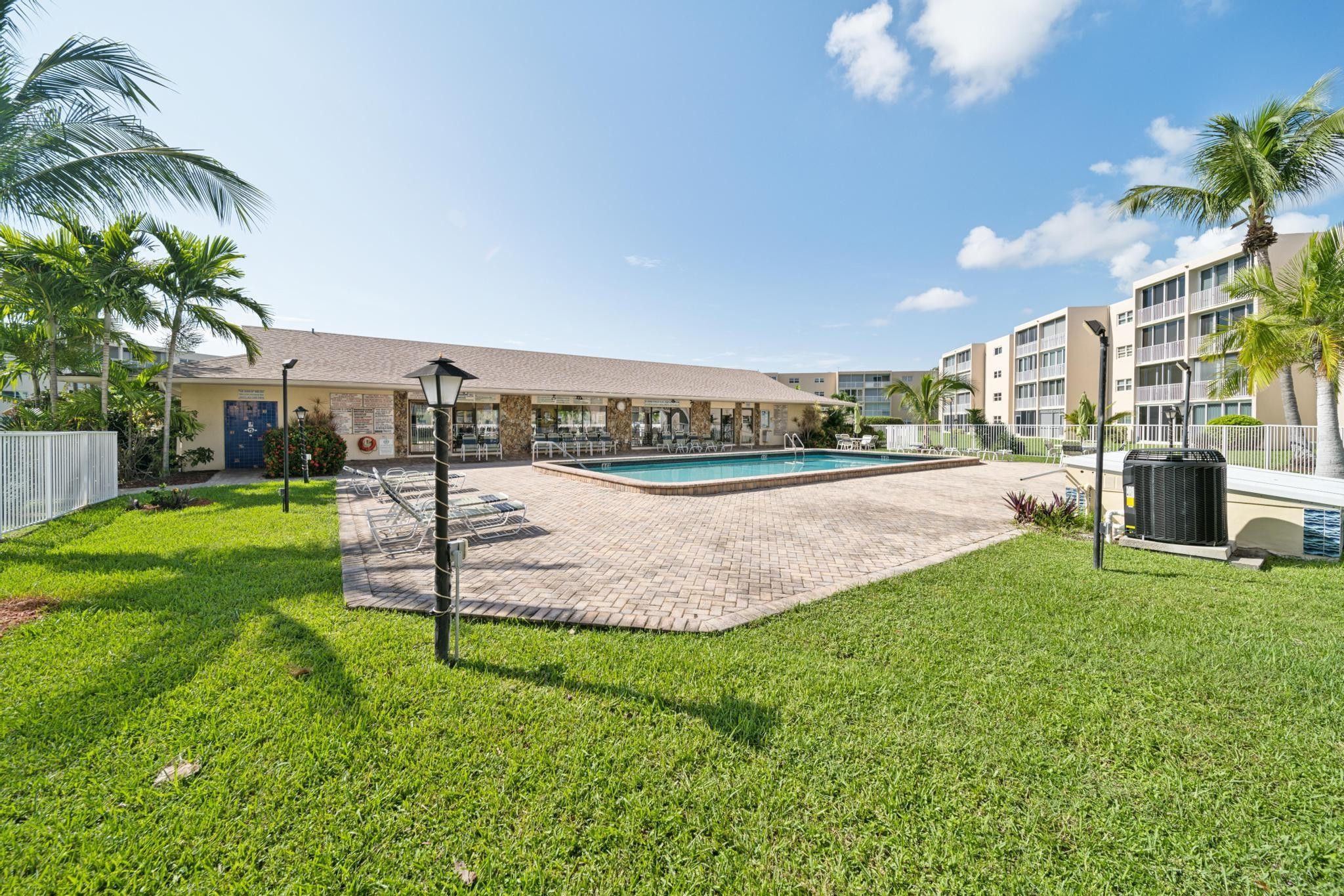 202 SE 10th Street 103