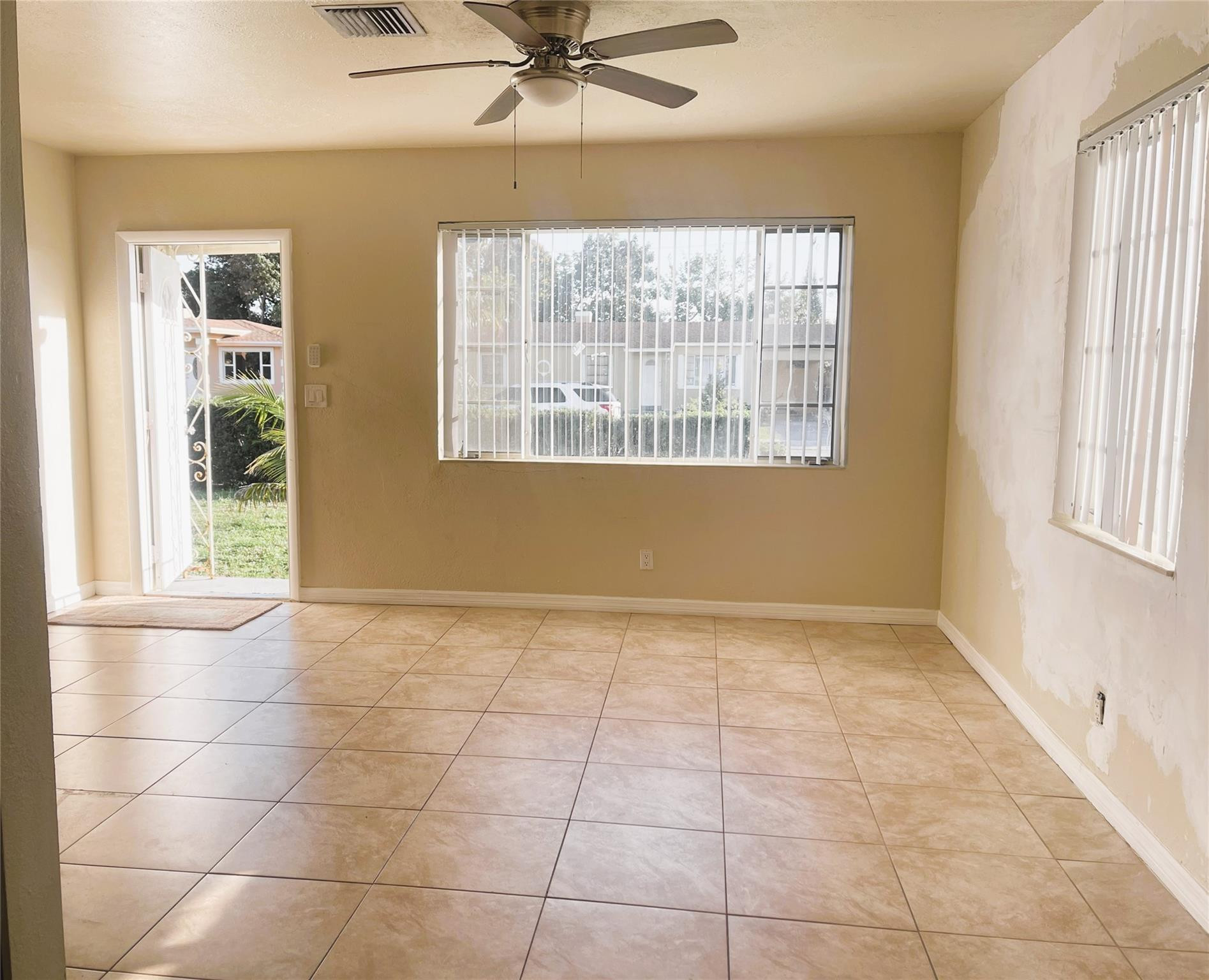 350 W 27th St