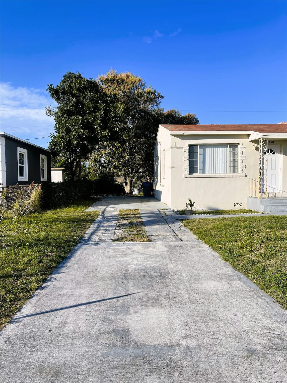 350 W 27th St