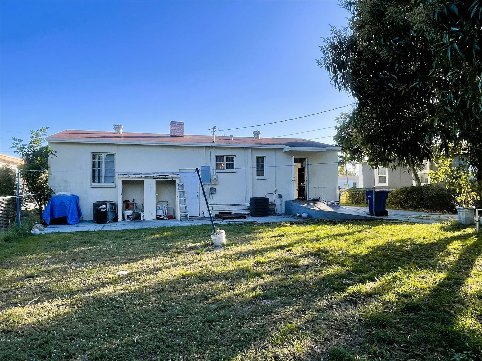 350 W 27th St