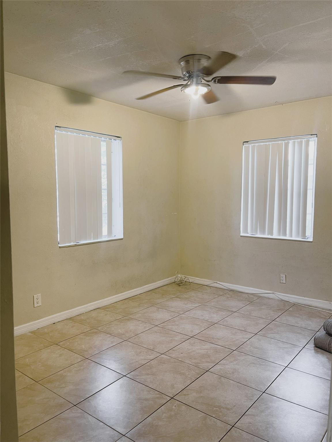 350 W 27th St