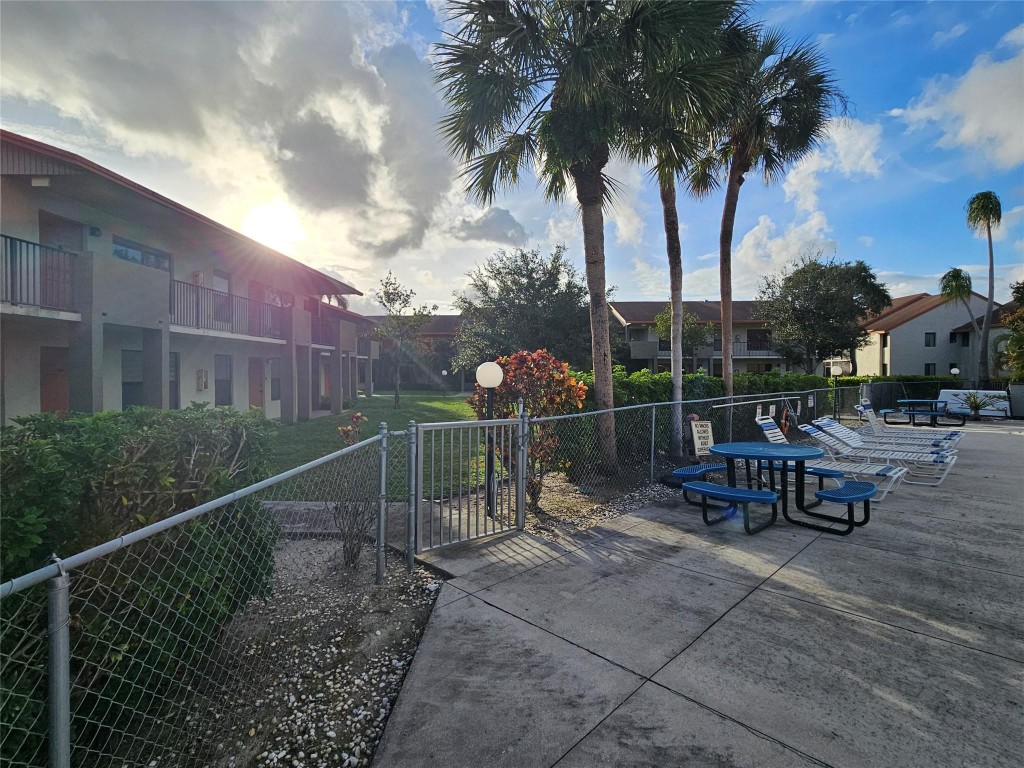 5583 Courtyard Dr 5583