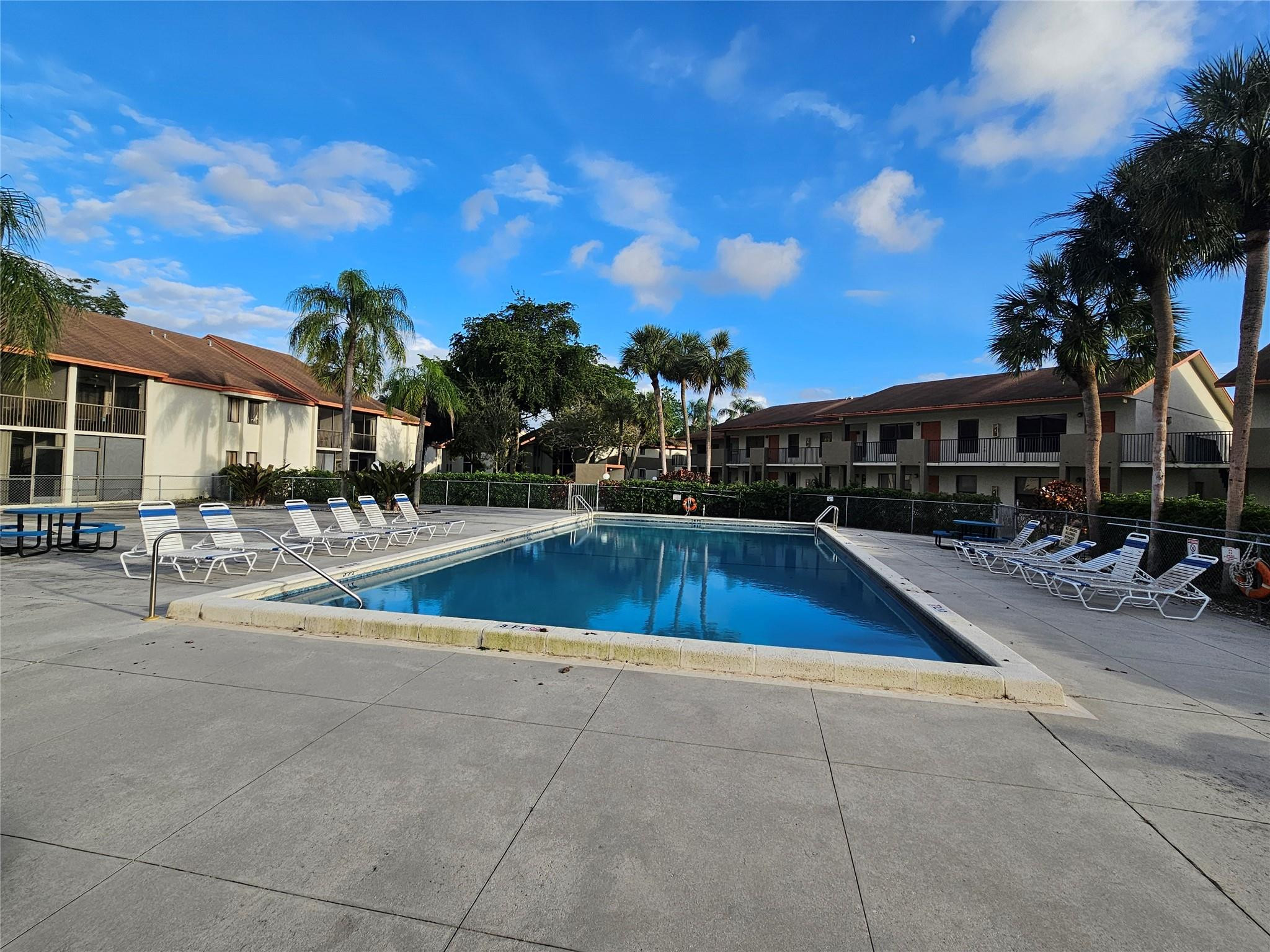 5583 Courtyard Dr 5583