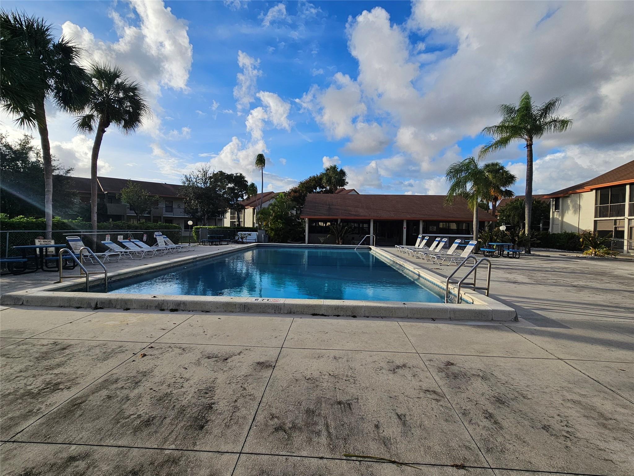 5583 Courtyard Dr 5583