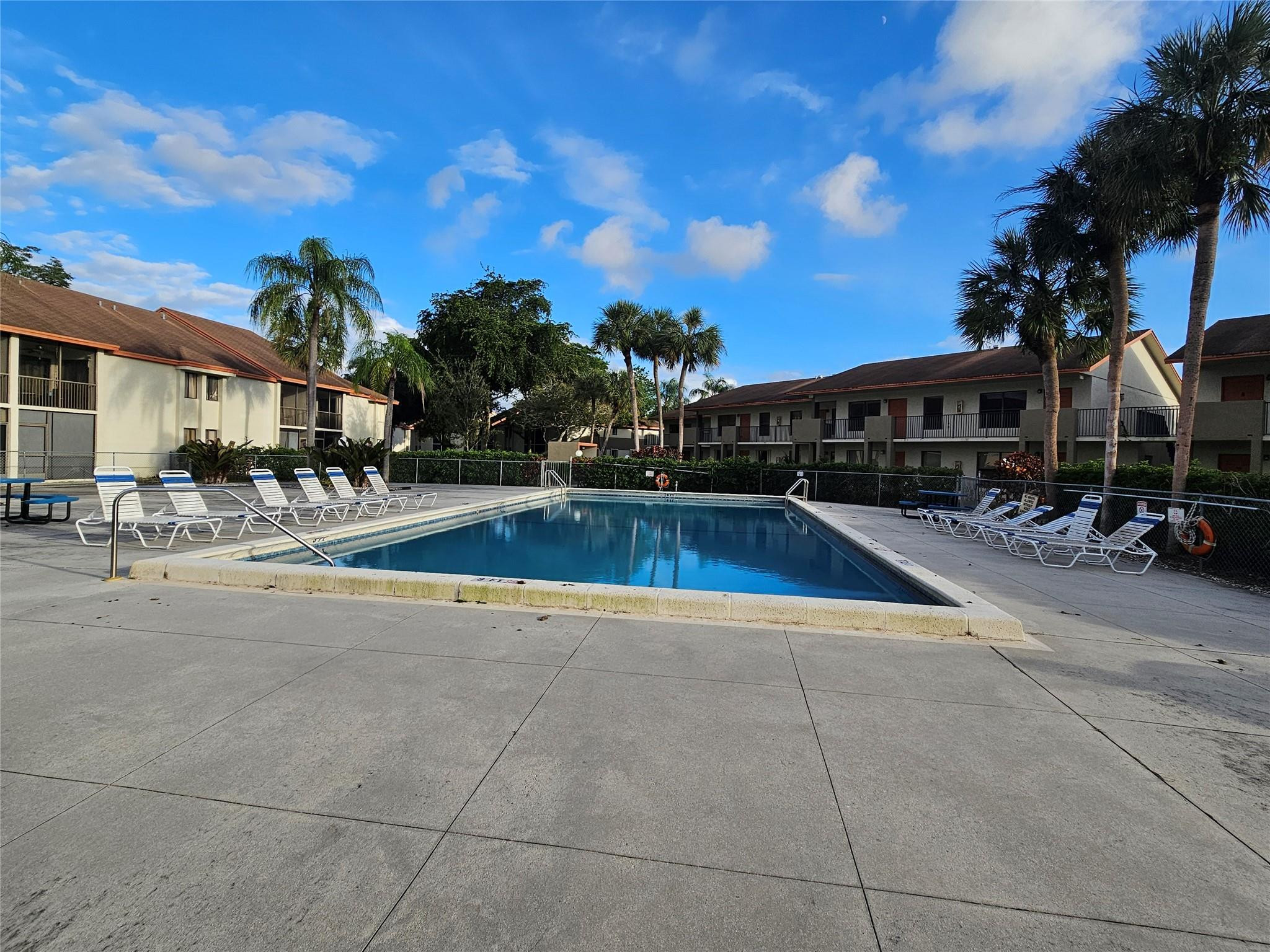 5583 Courtyard Dr 5583