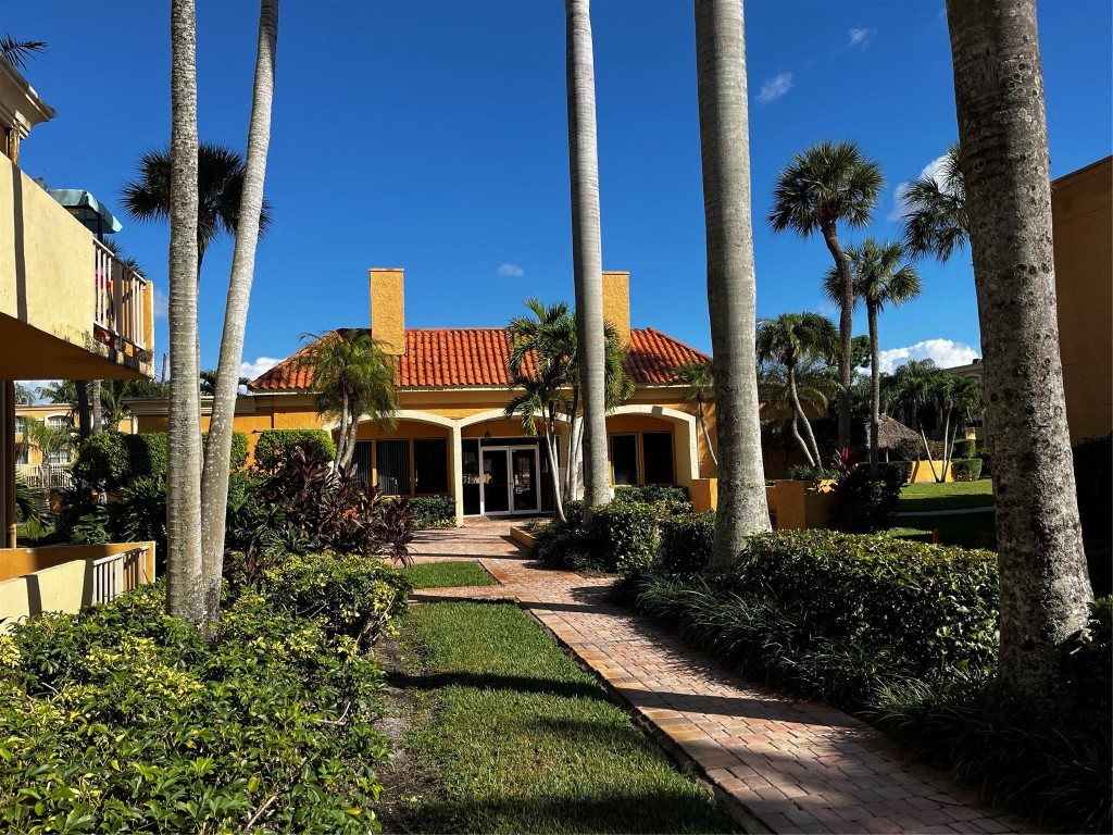 17901 NW 68th Ave T-204