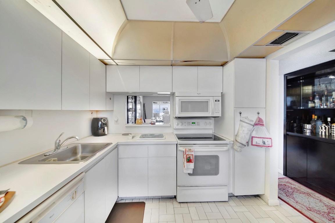 3100 Holiday Springs Blvd 305