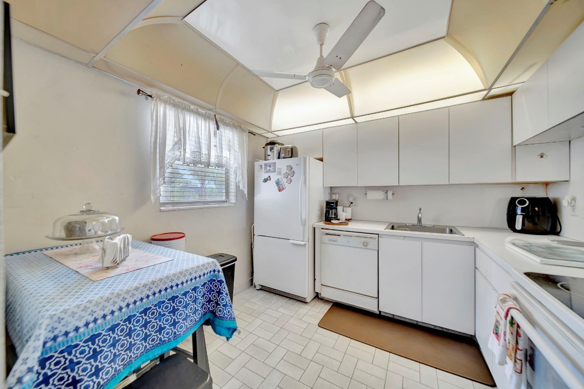 3100 Holiday Springs Blvd 305