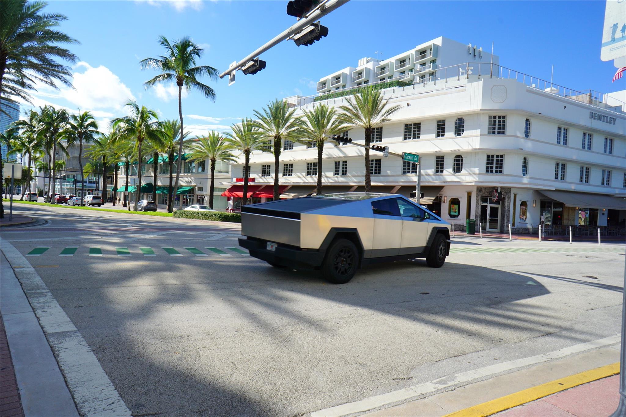 401 Ocean Dr 701