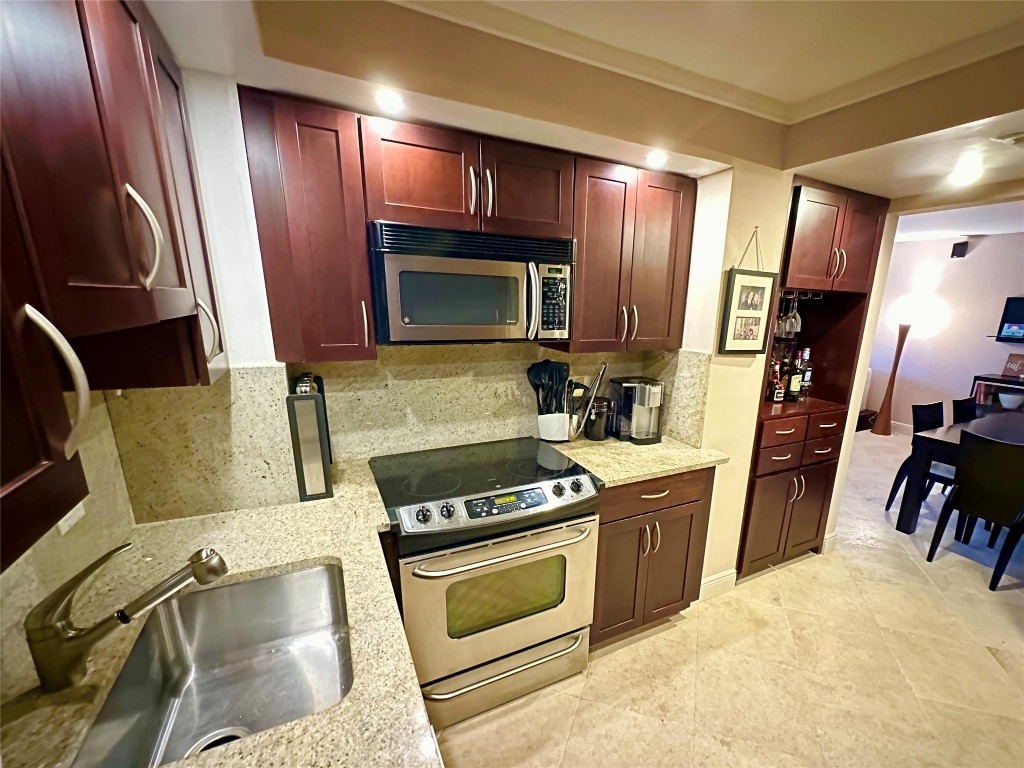 1 Las Olas Circle 605