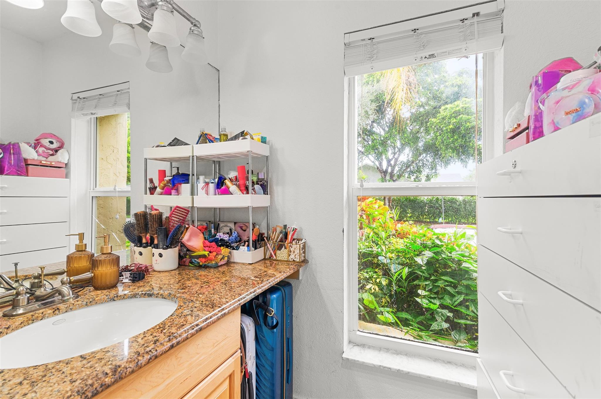 5028 NW 48th Ave