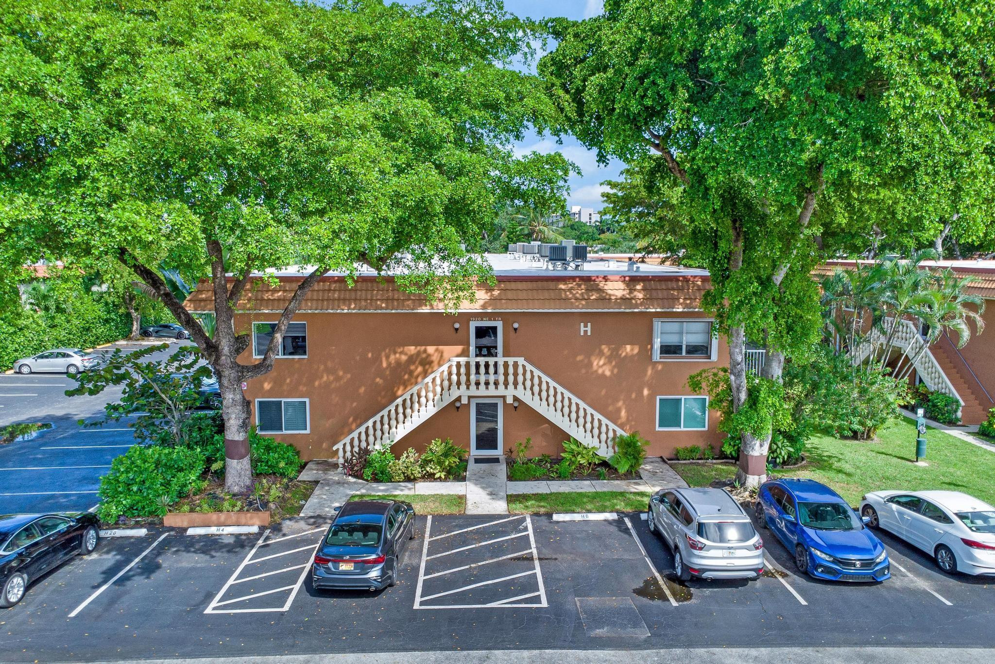 1920 NE 1st Ter 116 H