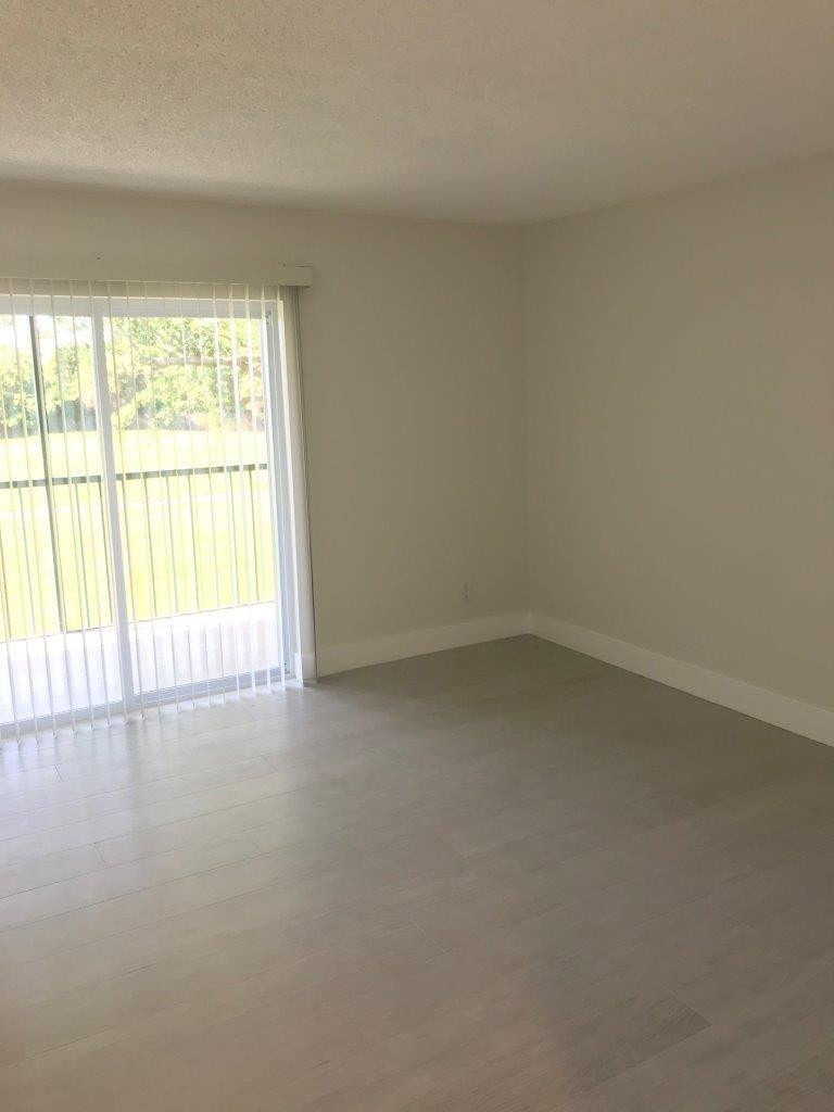 1528 Meadows Cir 1528