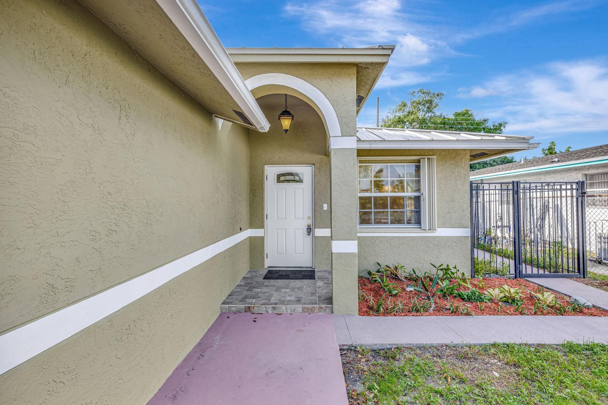 2490 NW 4th Court, Pompano Beach