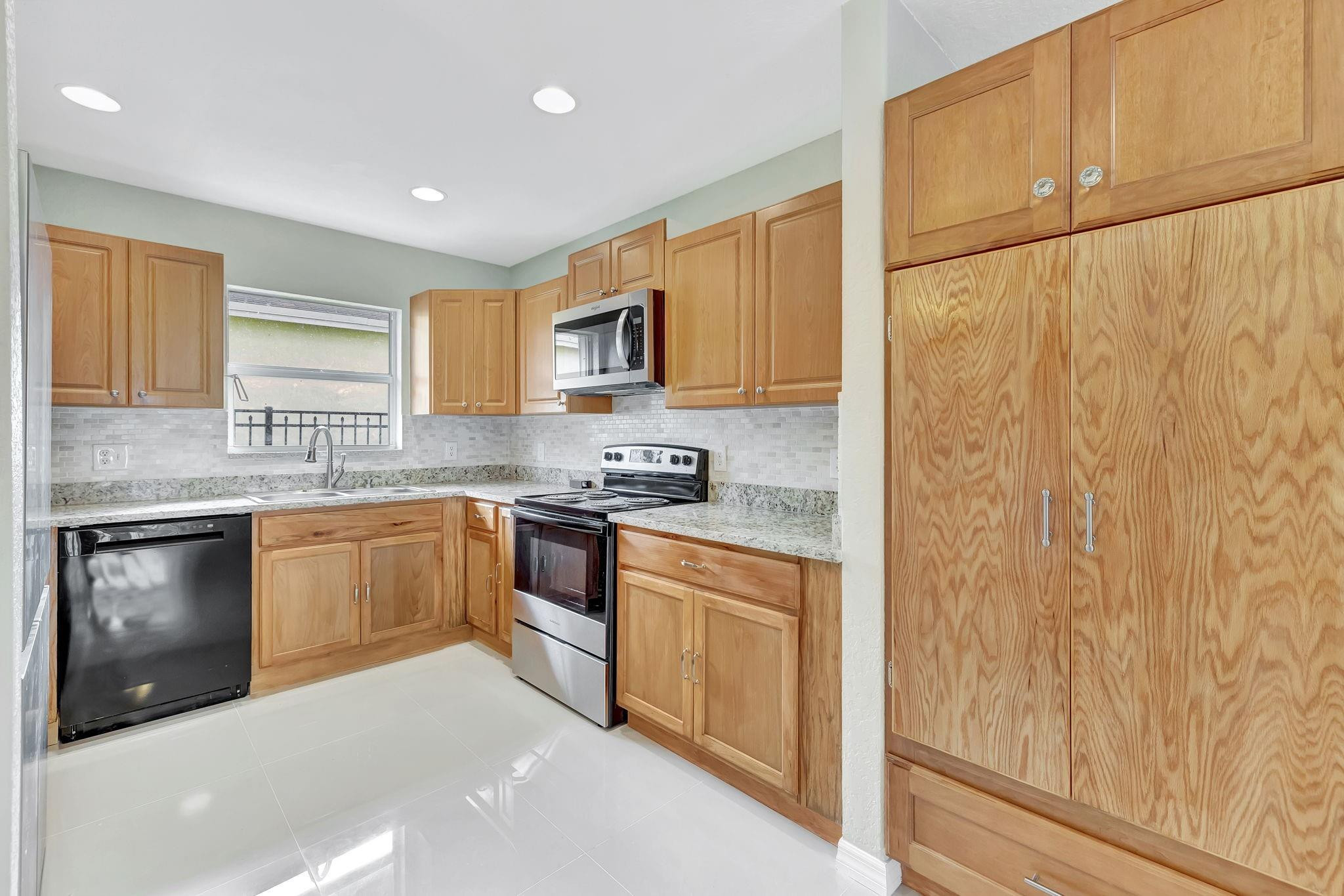 2490 NW 4th Court, Pompano Beach