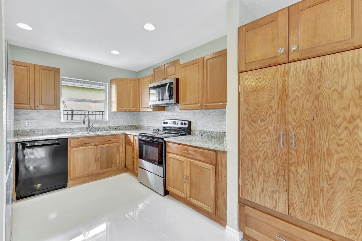 2490 NW 4th Court, Pompano Beach