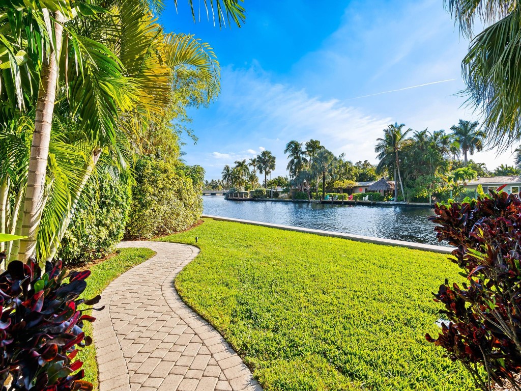 2124 Coral Shores Dr