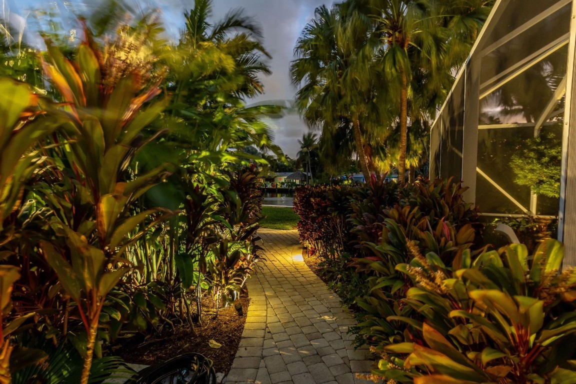 2124 Coral Shores Dr