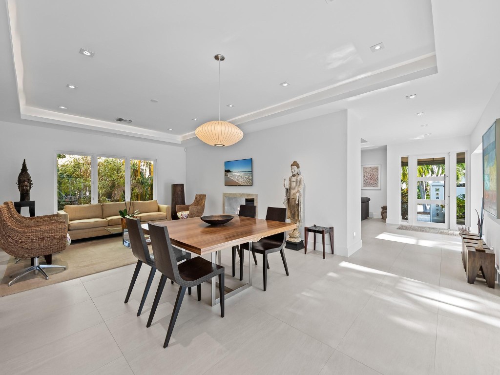 2124 Coral Shores Dr