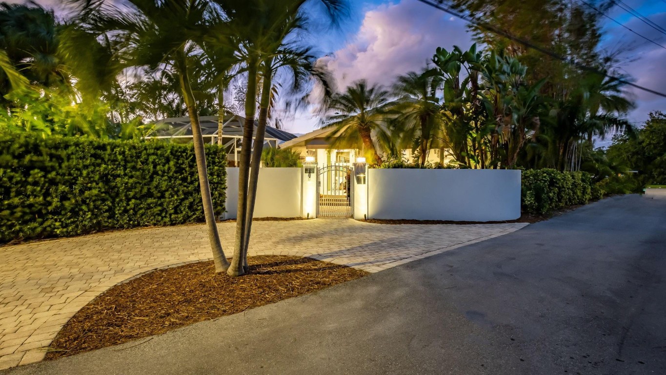 2124 Coral Shores Dr