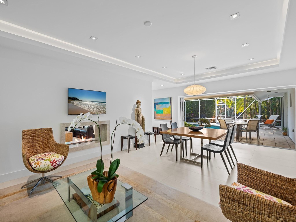 2124 Coral Shores Dr