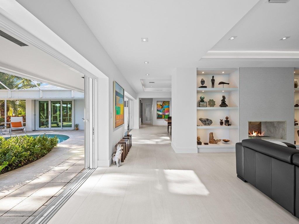 2124 Coral Shores Dr