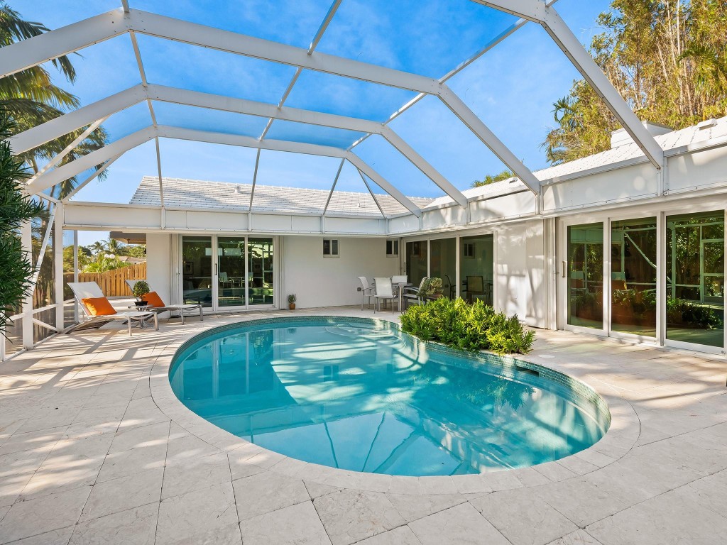 2124 Coral Shores Dr