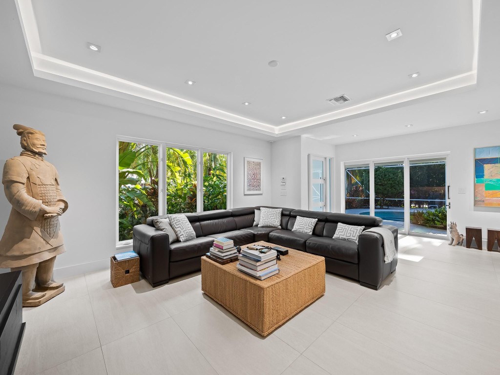 2124 Coral Shores Dr