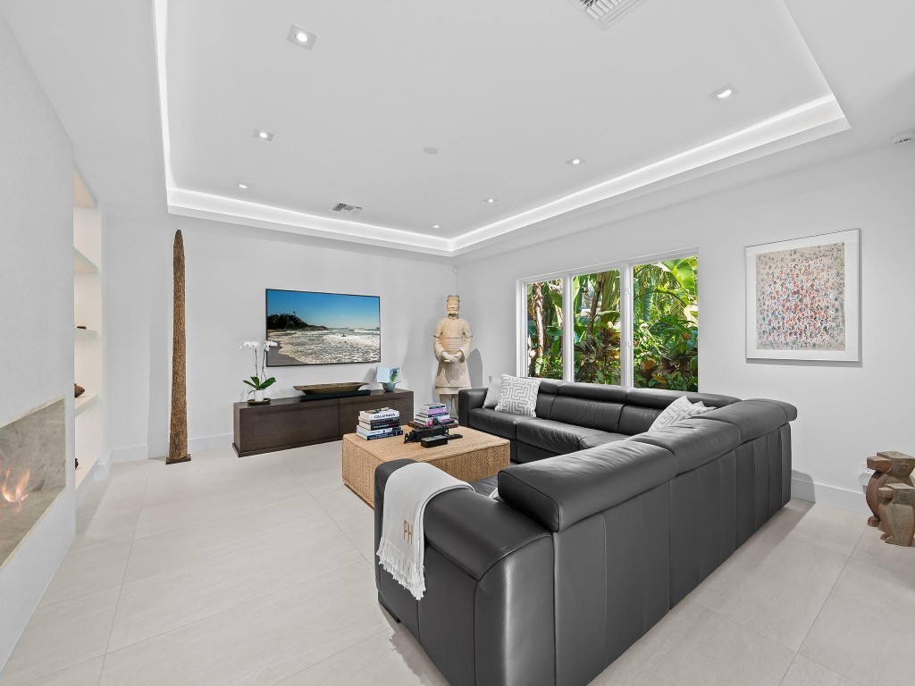 2124 Coral Shores Dr