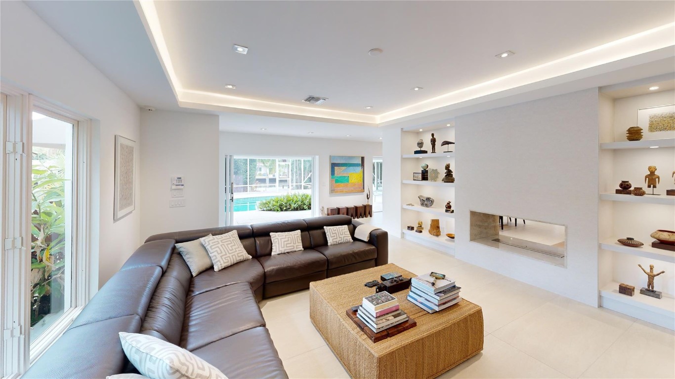 2124 Coral Shores Dr