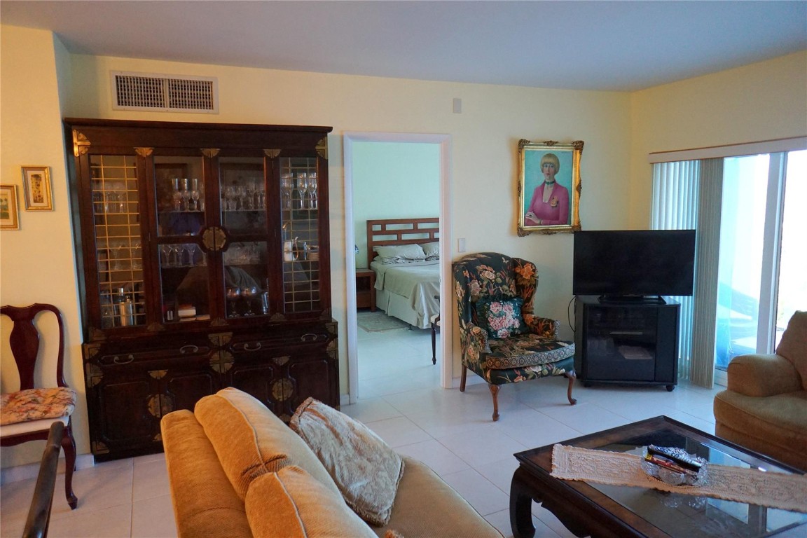 1427 E Hillsboro Blvd 628