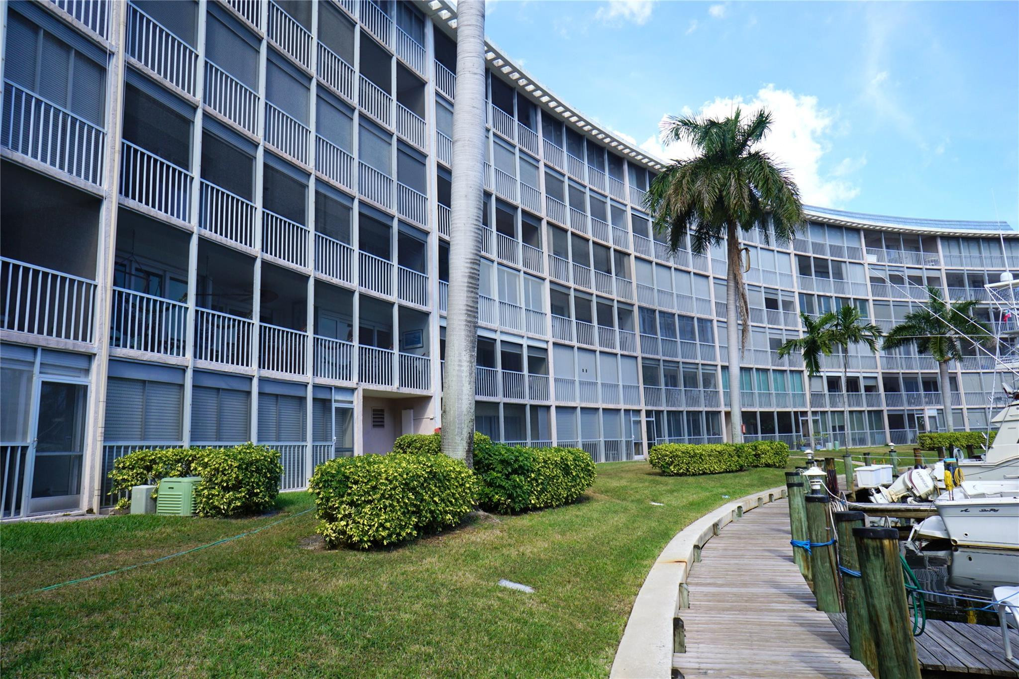 1427 E Hillsboro Blvd 628