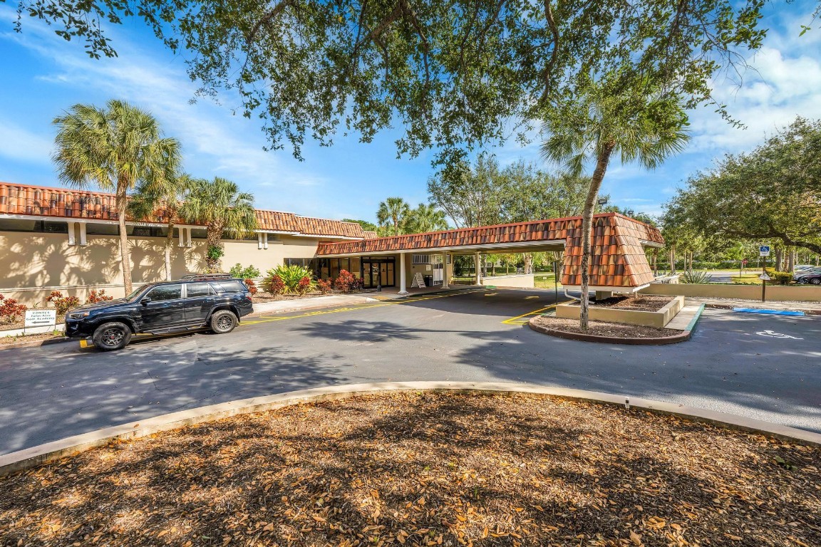 3800 OAKS CLUBHOUSE DR 511